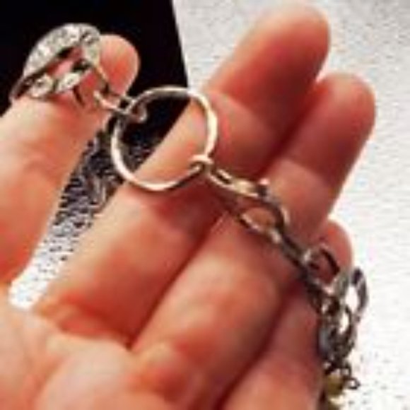 Elegant Silver Chain Bracelet - Picture 2 of 3